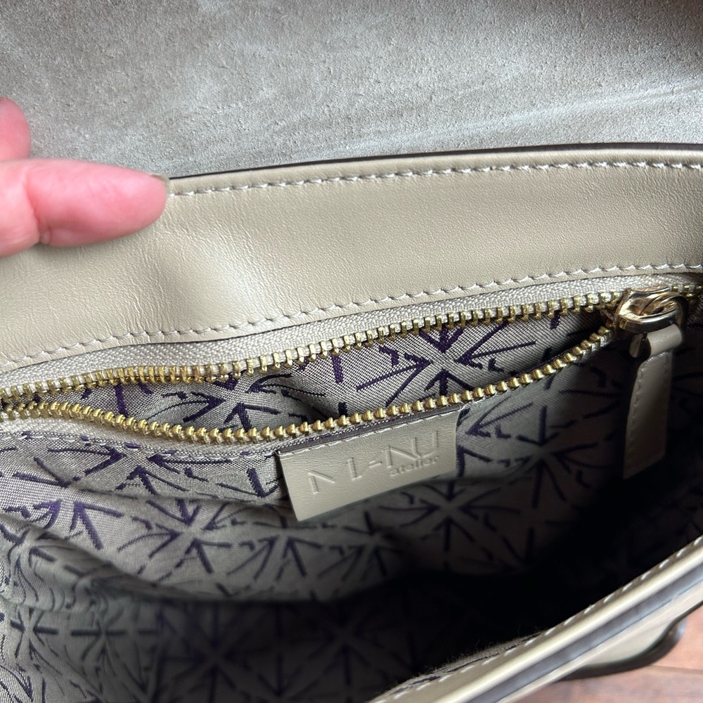 Manu Atelier Elegant Leather Designer Crossbody Bag in Cream - Picture 4 of 14
